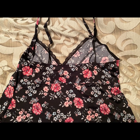 Laura Ashley floral pajama set with adjustable straps - Picture 2 of 2